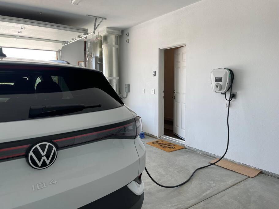 Three Tree Villa W/ Ev Charging Yucca Valley Bagian luar foto